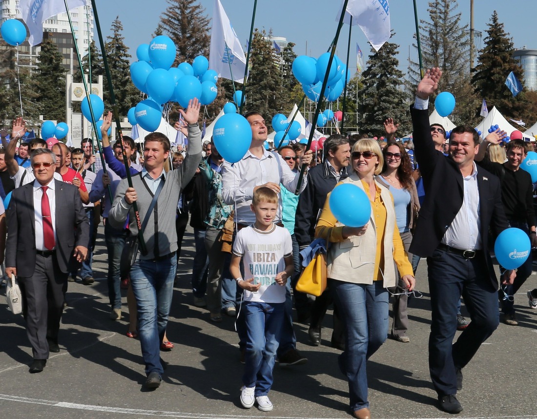 Владимир Субботин (справа) вместе с семьей и коллегами принял участие в юбилейных торжествах "политеха".