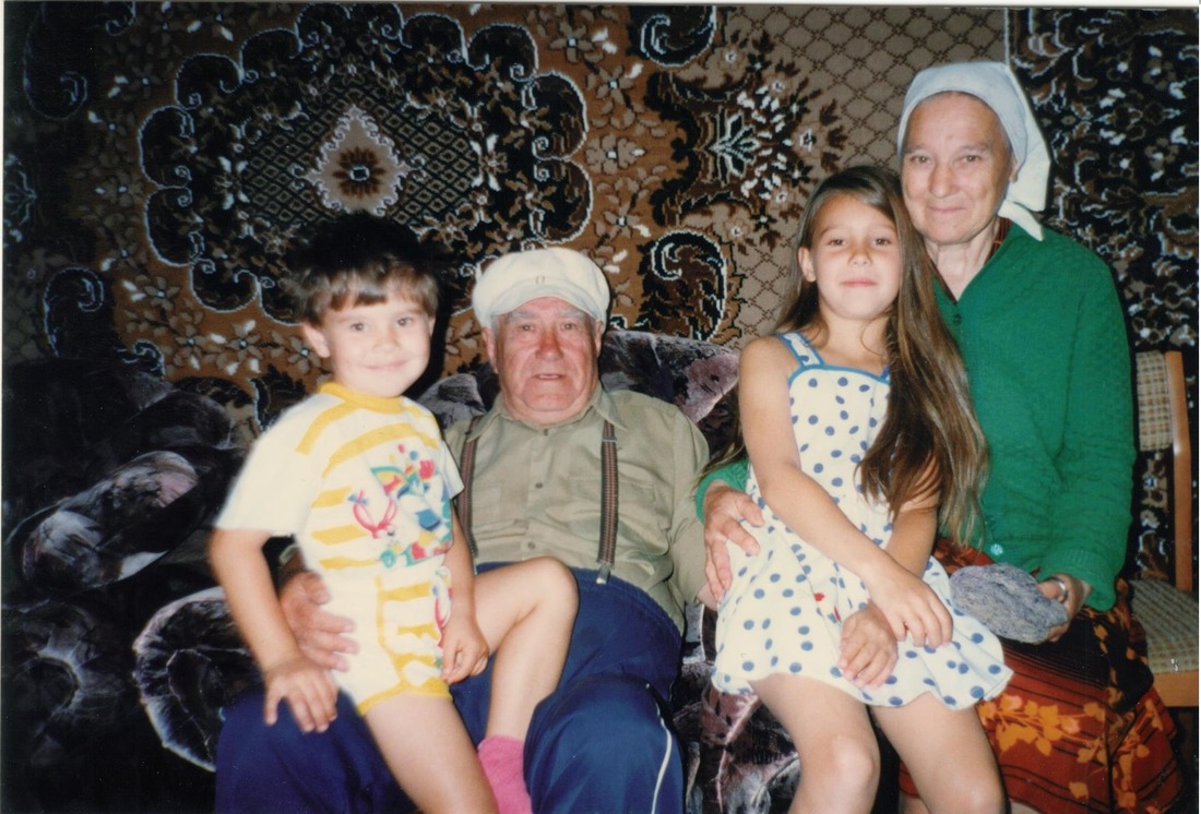 Григорий Владимирович Поляков с женой и внуками