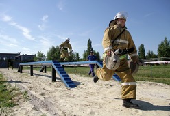 Преодоление полосы препятствий. Соревнования Добровольных пожарных дружин "Газпром трансгаз Самара"