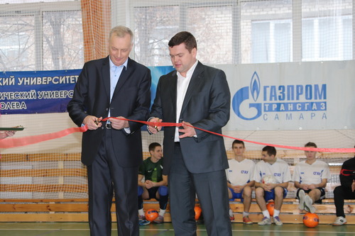 Ректор СГАУ Евгений Шахматов (слева) и генеральный директор «Газпром трансгаз Самара» Владимир Субботин на торжественном открытии комплекса