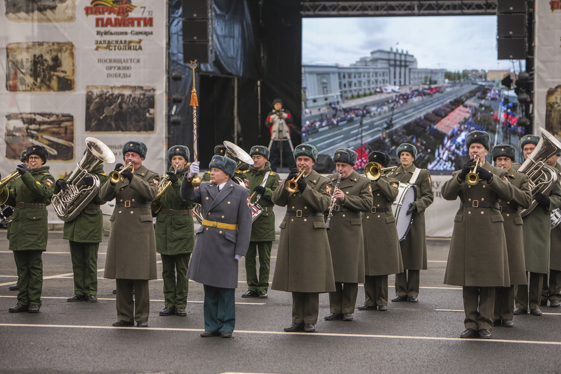 Сопровождение оркестра — одна из традиций военных парадов