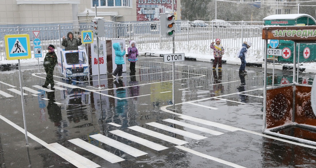 Автогородок в детском саду, построенный с помощью "Газпром трансгаз Самара", поможет малышам знать правила поведения на дороге