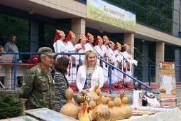 На празднично украшенной площади оздоровительного комплекса «Березка» была представлена продукция местных фермеров и предпринимателей.