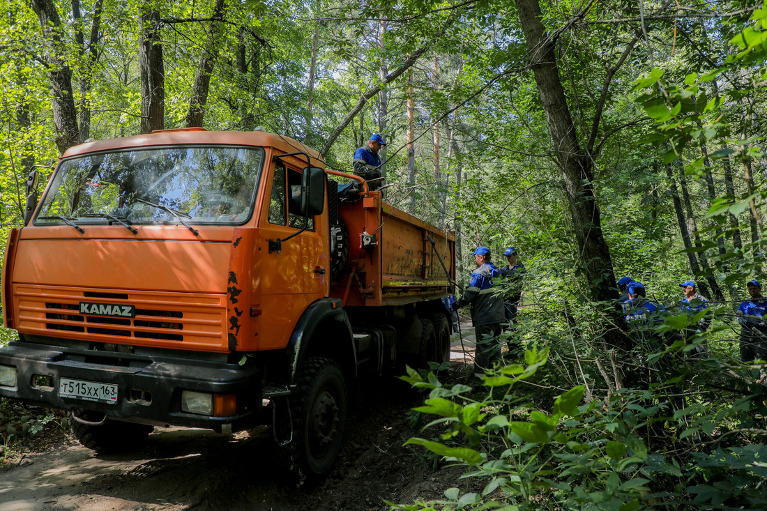 В Ягодинском бору газовики собрали горы мусора