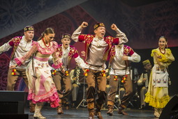 Государственный ансамбль песни и танца республики Татарстан представил зрителям зрелищную концертную программу