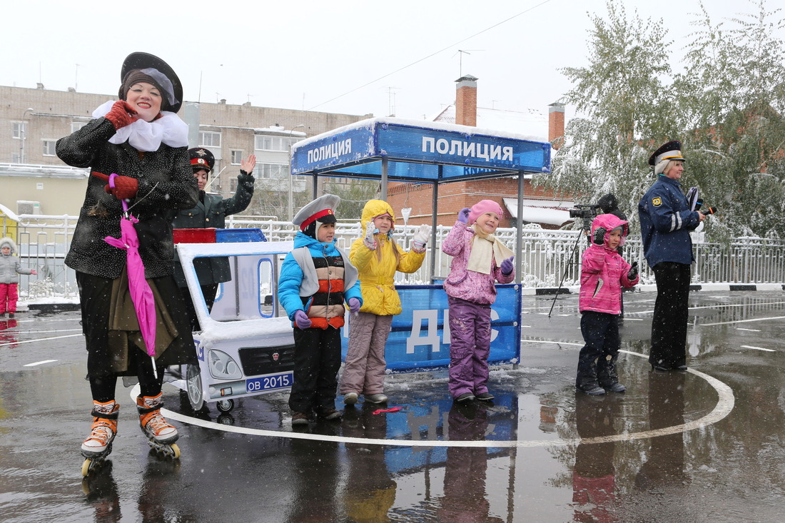 На посту ДПС в детском автогородке распевают песни и читают стихи