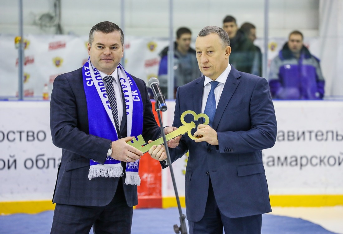 Владимир Субботин и Александр Фетисов на торжественной церемонии передачи ледового дворца "Кристалл"