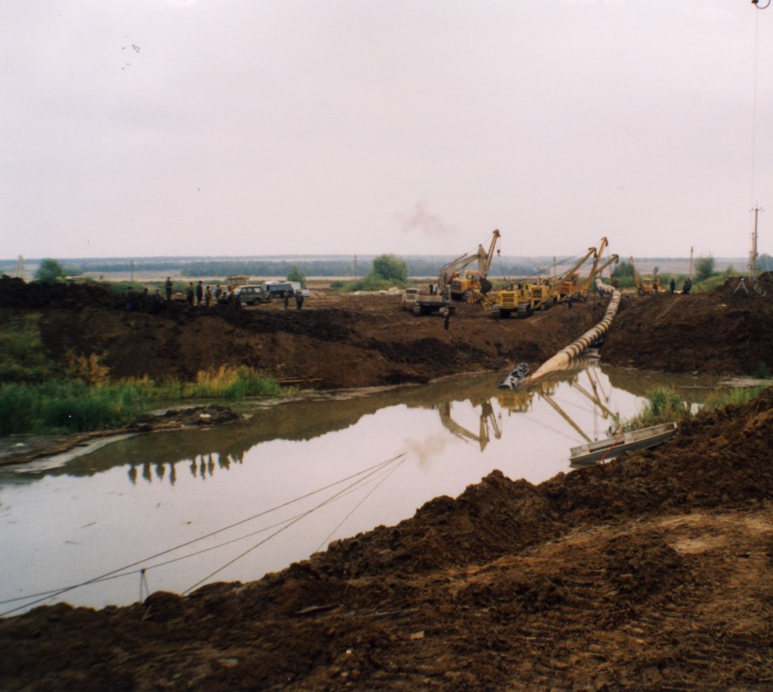 Капитальный ремонт газопровода — протаскивание дюкера на реке Чапаевка у с.Богдановка, сентябрь 1999 год