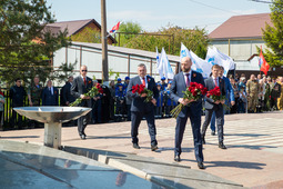 В церемонии возложения цветов к монументу приняли участие представители органов власти Самарской области и руководство «Газпром трансгаз Самара»