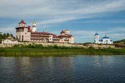 В Свято-богородичном казанском мужском монастыре села Винновка занимаются разведением мальков пять лет. За сезон здесь выращивают около 2 миллионов рыбок